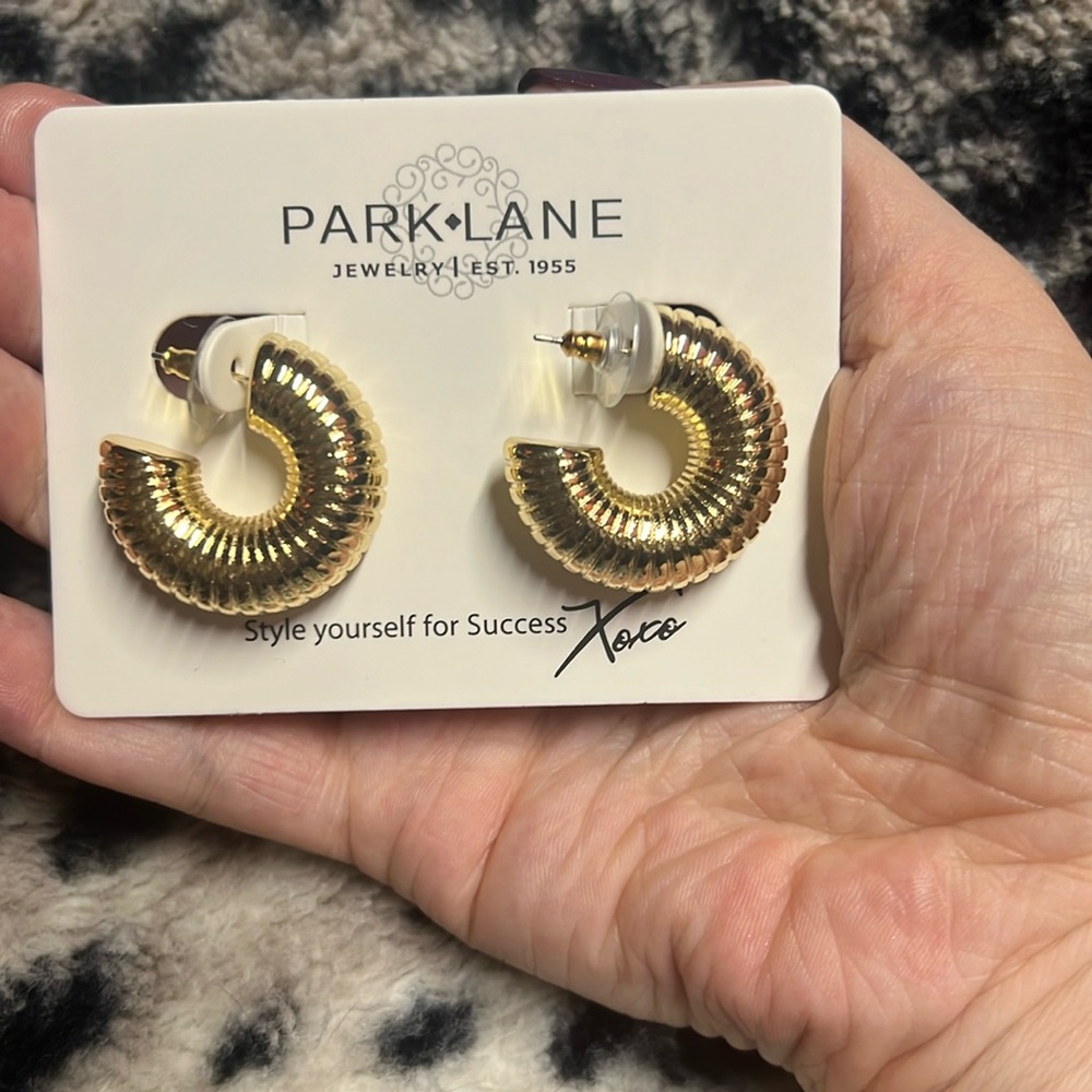 Embraceable Earrings Gold